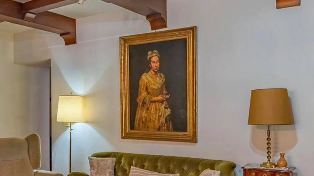 Fittings Include Looted Nazi Artworks