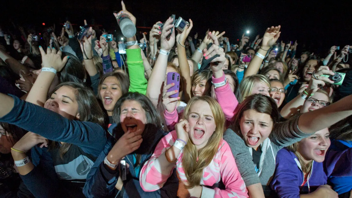 Giddy Schoolgirls Pretending to be Journalists
