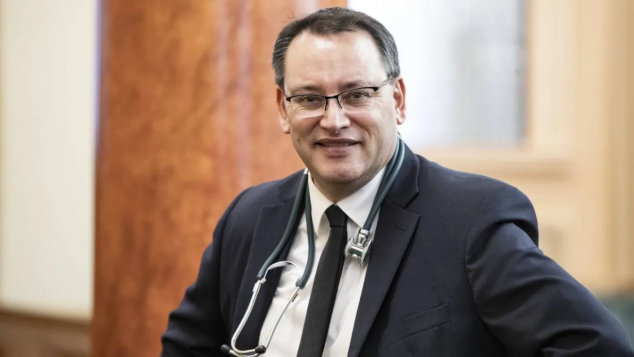 Dr Reti Clears up a Few Things on the Hui