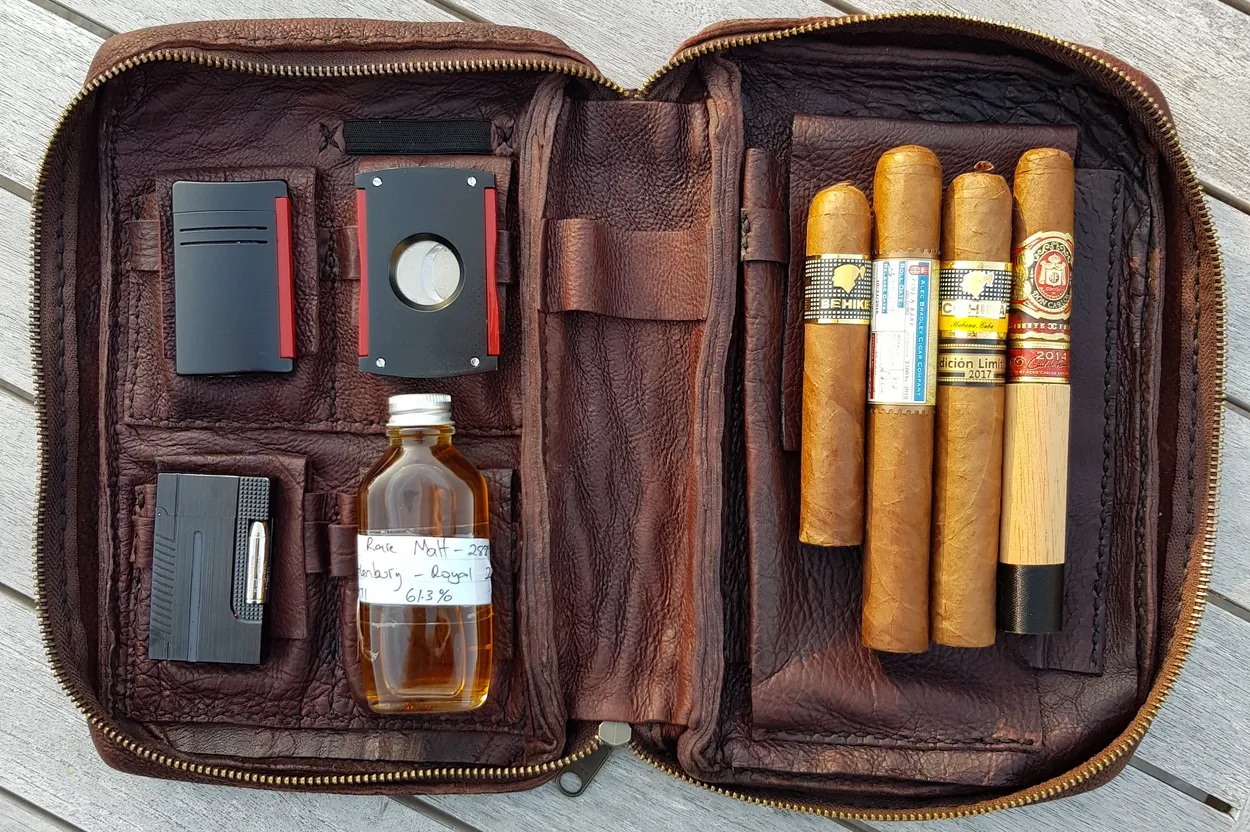 Cigar Travel Case by @eat_smoke_drink