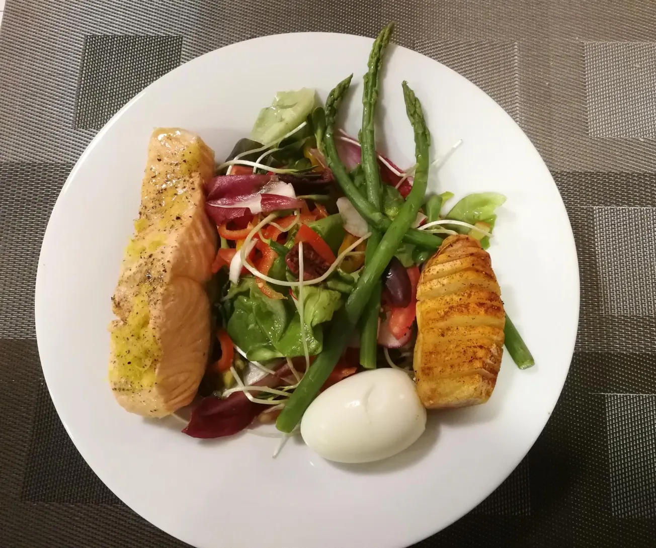 The BFD Food Column: Nicoise With Steamed Norwegian Salmon