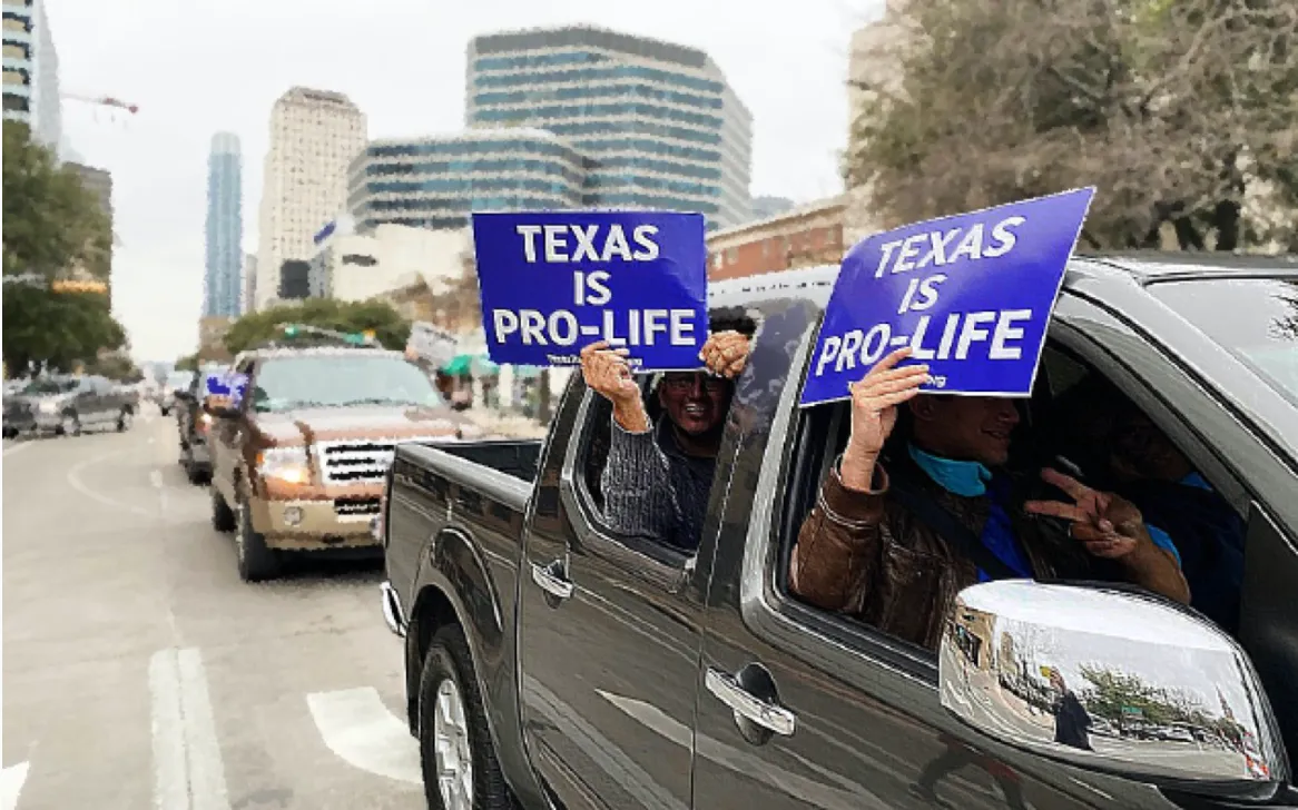 Nets Treat Texas Pro-life Law as 100 Times More Controversial Than Barbaric Pro-abortion Bill