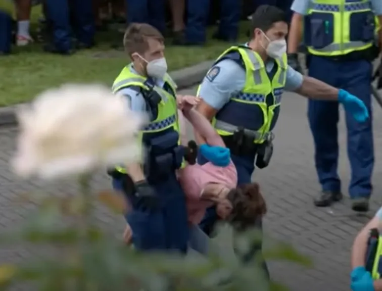 New Zealanders under Siege