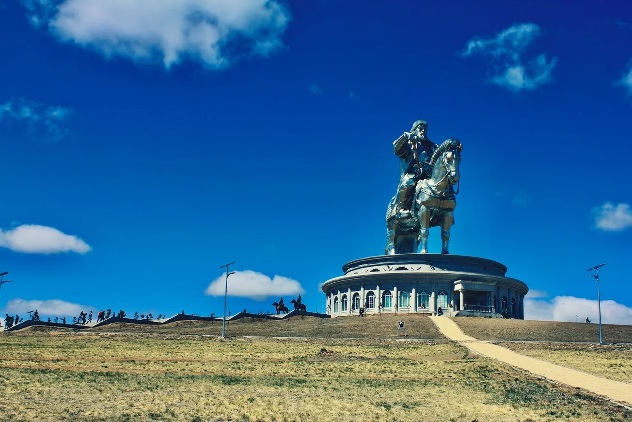 man riding horse statue under blue sky during daytime