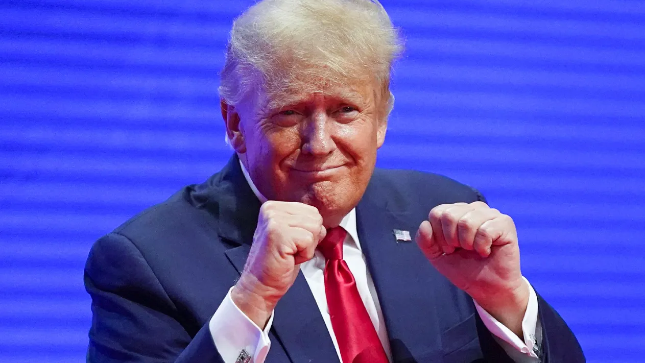 Trump Makes Biden Govt Look Bad