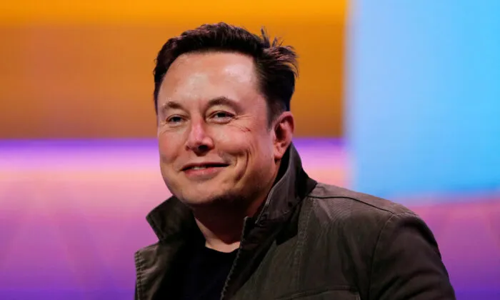 Musk Offers to Fund Lawsuits